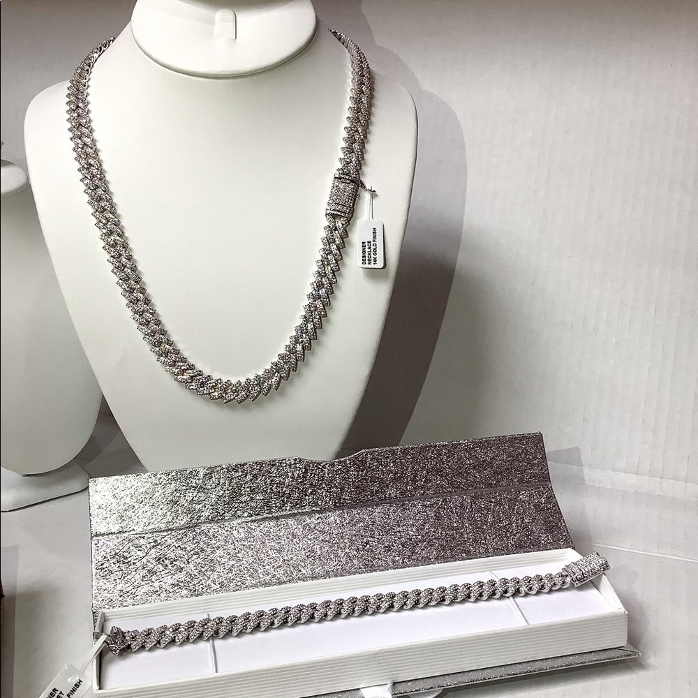 Stainless steel w/gold finish chain&bracelet set